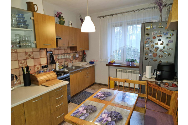 grodziski, Milanówek, Sosnowa, Duży dom w Milanówku