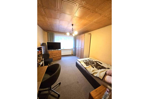 grodziski, Milanówek, Sosnowa, Duży dom w Milanówku